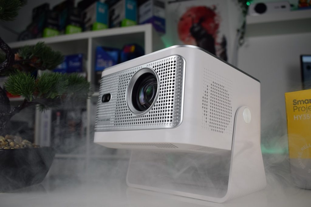Magcubic HY350 MAX Projektor im Test – Heller 1080p Beamer mit Android 14 zum kleinen Preis?